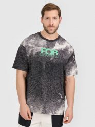4F T-shirt loose z nadrukiem męski - czarny M. Czarne t-shirty męskie 4f, m, bez wzorów, z materiału, bez kołnierzyka, bez ramiączek. Za 79.99 zł.