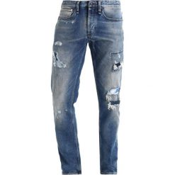 Denham RAZOR Jeansy Straight Leg blue denim. Niebieskie jeansy męskie Denham, z bawełny. W wyprzedaży za 524.50 zł.