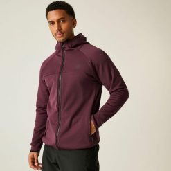 Bluza męska z kapturem Camber II Dare 2b. Fioletowe bluzy nierozpinane męskie Dare 2B, m, bez wzorów, bez ramiączek, z kapturem. W wyprzedaży za 279.99 zł.