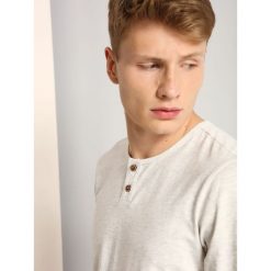 T-SHIRT DŁUGI RĘKAW MĘSKI GŁADKI. T-shirty męskie TOP SECRET. W wyprzedaży za 19.99 zł.