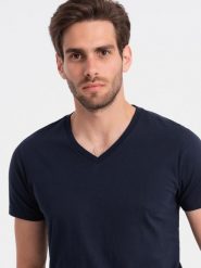 Klasyczna męska bawełniana koszulka z dekoltem w serek BASIC - granatowa V2 - Rozmiar: 4XL. Niebieskie t-shirty męskie Ombre Clothing, m, bez wzorów, z bawełny, bez kołnierzyka, bez ramiączek. W wyprzedaży za 24.99 zł.