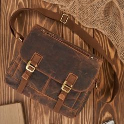 Torba męska na ramię skórzana brązowa vintage na laptopa duża Paolo Peruzzi T-81-HBR. Brązowe torby na laptopa męskie bez wzorów, z materiału, duże. Za 359.00 zł.