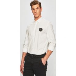 Guess Jeans - Koszula. Białe koszule męskie Guess Jeans, l, z aplikacjami, z bawełny, bez kołnierzyka, bez ramiączek. W wyprzedaży za 179.90 zł.