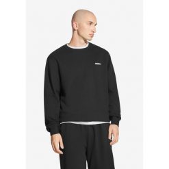 Bluza sportowa męska Prosto Subtle Logo bez kaptura. Czarne bluzy nierozpinane męskie Prosto., m, bez wzorów, sportowe, bez ramiączek, bez kaptura. Za 214.99 zł.