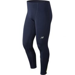 Spodnie "Impact Printed" w kolorze granatowym do biegania. Długie spodnie sportowe męskie New Balance. W wyprzedaży za 173.95 zł.