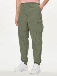 Gap Spodnie materiałowe 487058-01 Zielony Relaxed Fit. Zielone spodnie na co dzień męskie GAP, bez wzorów, z materiału. Za 249.99 zł.