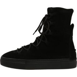 Filippa K M. CLIFF BOOT Botki sznurowane black. Buty zimowe męskie marki Filippa K. W wyprzedaży za 867.30 zł.