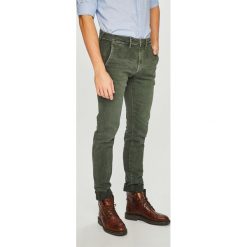 Pepe Jeans - Spodnie James. Eleganckie spodnie męskie marki Pepe Jeans. W wyprzedaży za 299.90 zł.