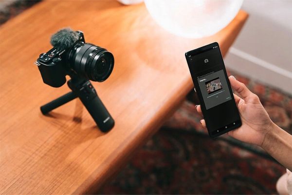 Kamera cyfrowa Sony VLOG Camera | ZV-E10 | Mirrorless Camera body | 24.2 MP | ISO sensitivity (max) 32000 | Display diagonal 2.95 " | Wi-Fi | APS-C ty. Aparaty kompaktowe SONY. Za 3,216.99 zł.