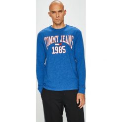 Tommy Jeans - Longsleeve. Koszulki męskie z długim rękawem marki Tommy Jeans. W wyprzedaży za 129.90 zł.