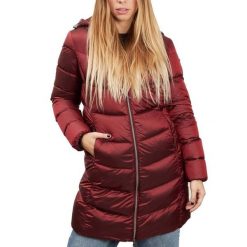 Kurtka GEOX W ADRYA LONG JKT Bordeaux. Czerwone kurtki męskie Geox, m, bez wzorów, z tkaniny, bez ramiączek, bez kaptura. Za 658.99 zł.