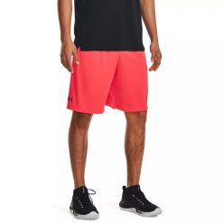 Spodenki fitness męskie Under Armour Tech WM. Czerwone szorty sportowe męskie Under Armour, bez wzorów, sportowe. Za 99.99 zł.