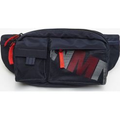Saszetka typu nerka z kieszeniami - Granatowy. Saszetki męskie marki Cropp. Za 59.99 zł.