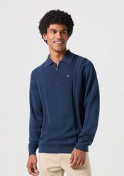 WRANGLER LS POLO SWEATER MĘSKI SWETER Z KOŁNIERZYKIEM KLASYCZNY BLACK IRIS 112350517 W8F1017555. Czarne swetry męskie Wrangler, bez wzorów, klasyczne, bez kołnierzyka, bez ramiączek. Za 149.99 zł.