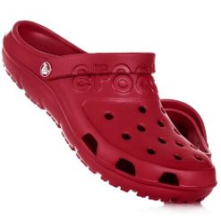 Buty do chodzenia klapki Crocs. Czerwone klapki i japonki męskie Crocs, bez wzorów. W wyprzedaży za 89.00 zł.