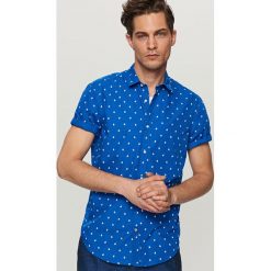 Koszula z mikroprintem slim fit - Niebieski. Niebieskie koszule męskie Reserved. Za 89.99 zł.
