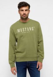 Męska bluza nierozpinana Mustang Style Clio Loden Green 1015917 6353. Zielone bluzy nierozpinane męskie Mustang, m, bez wzorów, bez ramiączek, bez kaptura. Za 149.99 zł.