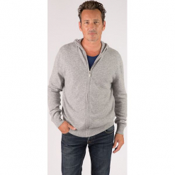 Kaszmirowy kardigan w kolorze szarym. Szare kardigany męskie marki Just Cashmere, z kaszmiru. W wyprzedaży za 434.95 zł.