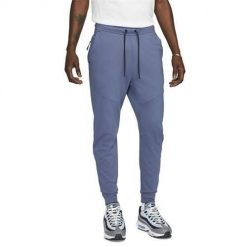 Spodnie sportowe męskie Nike Tech Jggr Lghtwht. Niebieskie szorty sportowe męskie Nike, bez wzorów, z dresówki, sportowe. Za 425.00 zł.