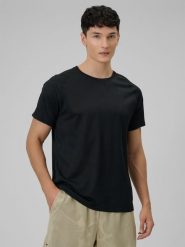 4F Koszulka treningowa regular szybkoschnąca męska - czarna XL. Czarne t-shirty męskie 4f, m, bez wzorów, z materiału, bez kołnierzyka, bez ramiączek. Za 129.99 zł.