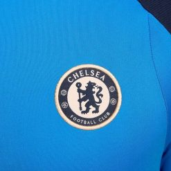 Bluza Nike Chelsea FC Strike Drill Top FN9831-436. Bluzy nierozpinane męskie Nike, m, bez wzorów, bez ramiączek, bez kaptura. Za 245.86 zł.