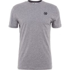 McQ Alexander McQueen CREW TEE Tshirt z nadrukiem grey melange. Szare t-shirty męskie McQ Alexander McQueen, z nadrukiem, z bawełny. Za 419.00 zł.