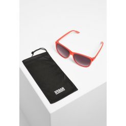 Okulary przeciwsłoneczne Urban Classics chirwa uc. Czerwone okulary przeciwsłoneczne męskie Urban Classics, bez wzorów, sportowe. Za 73.00 zł.