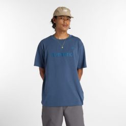 Koszulka męska New Balance Numeric MT51955VTI – granatowa. Niebieskie t-shirty sportowe męskie New Balance, m, bez wzorów, z bawełny, sportowe, bez ramiączek. Za 169.99 zł.