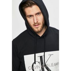 Calvin Klein Jeans - Bluza. Szare bluzy nierozpinane męskie Calvin Klein Jeans, l, bez wzorów, z bawełny, bez ramiączek, z kapturem. W wyprzedaży za 299.90 zł.
