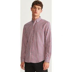 Koszula w kratkę regular fit - Czerwony. Czerwone koszule męskie Reserved, w kratkę. Za 99.99 zł.