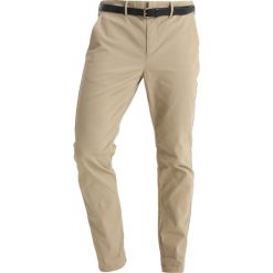 Scotch & Soda STUART IN PEACHED Chinosy sand. Brązowe eleganckie spodnie męskie Scotch & Soda, z bawełny. Za 389.00 zł.