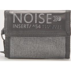 Portfel z napisem noise - Jasny szar. Portfele męskie marki House. W wyprzedaży za 19.99 zł.