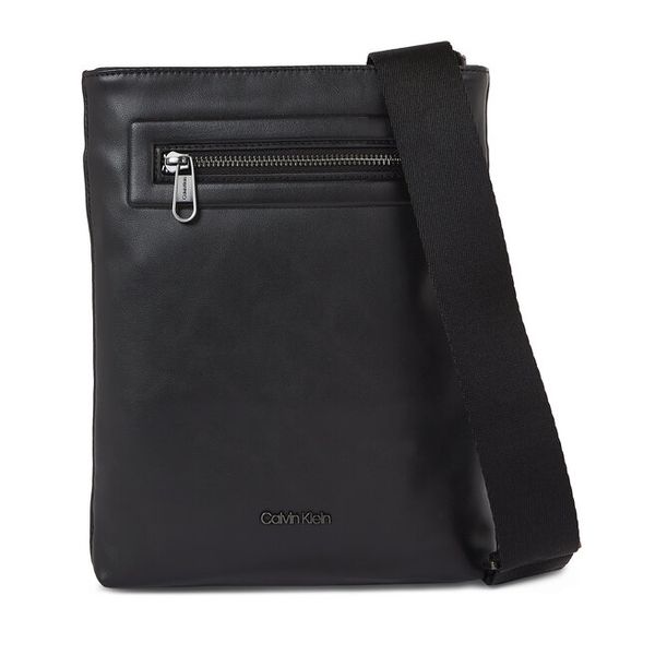 Saszetka Calvin Klein. Czarne saszetki męskie Calvin Klein, bez wzorów, młodzieżowe, małe. Za 469.99 zł.