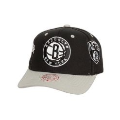 Czapka z daszkiem Mitchell & Ness Overbite Pro Brooklyn Nets. Czarne czapki męskie Mitchell & Ness, bez wzorów, eleganckie. Za 222.50 zł.