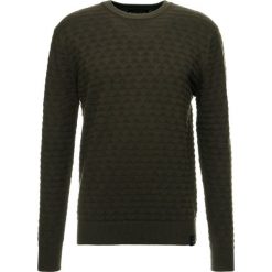Scotch & Soda CHIC CREWNECK Sweter pine. Brązowe swetry męskie Scotch & Soda, z bawełny. Za 379.00 zł.