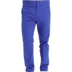 Polo Ralph Lauren Golf TAILOREDFIT GOLF Spodnie materiałowe summer royal. Długie spodnie sportowe męskie marki Polo Ralph Lauren Golf. W wyprzedaży za 439.20 zł.