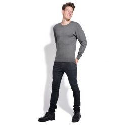 William de Faye sweter męski M szary. Szare swetry męskie William De Faye, bez wzorów, eleganckie, bez kołnierzyka, bez ramiączek. W wyprzedaży za 241.00 zł.