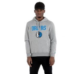 Bluza z kapturem Dallas Mavericks NBA. Szare bluzy nierozpinane męskie New Era, m, bez wzorów, z kapturem. W wyprzedaży za 212.00 zł.