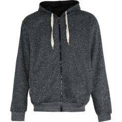 Ciemnoszara Bluza Produce. Szare bluzy rozpinane męskie marki Born2be. Za 49.99 zł.