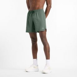 Spodenki męskie New Balance MS41283DKJ – zielone. Zielone szorty sportowe męskie New Balance, bez wzorów, z elastanu, sportowe. Za 199.99 zł.