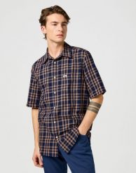 MESKA KOSZULA WRANGLER SS 1 PKT SHIRT RAW UMBER INDIGO 112362734. Niebieskie koszule męskie Wrangler, xl, bez wzorów, bez kołnierzyka, bez ramiączek. Za 149.99 zł.