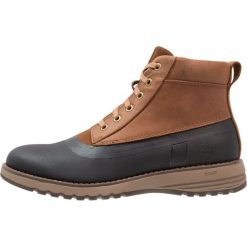 Caterpillar AVER WP Botki sznurowane black. Czarne buty zimowe męskie CATerpillar, z materiału. W wyprzedaży za 539.25 zł.
