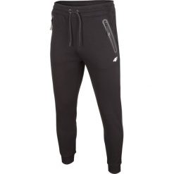 Spodnie dresowe męskie SPMD004 - głęboka czerń. Spodnie dresowe męskie marki 4f. Za 149.99 zł.