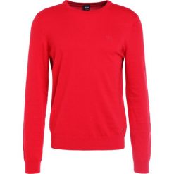 BOSS CASUAL AKHUB Sweter red. Czerwone kardigany męskie marki BOSS CASUAL, z bawełny. Za 419.00 zł.