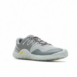 Buty do biegania męskie Merrell Trail Glove 7. Szare buty do biegania męskie Merrell, bez wzorów, z materiału, bez zapięcia, do biegania. Za 701.00 zł.