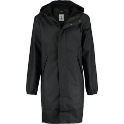 Makia LONGITUDE RAIN Parka black. Parki męskie Makia. W wyprzedaży za 399.20 zł.