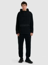 4F Spodnie dresowe polarowe męskie - czarne L. Czarne długie spodnie sportowe męskie 4f, bez wzorów, z dresówki. Za 149.99 zł.