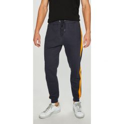 Brave Soul - Spodnie. Szare spodnie na co dzień męskie Brave Soul, z bawełny, casualowe. W wyprzedaży za 69.90 zł.