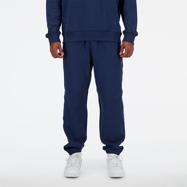 Spodnie męskie New Balance MP41508NNY – granatowe. Niebieskie spodnie dresowe męskie New Balance, bez wzorów, z bawełny. Za 359.99 zł.