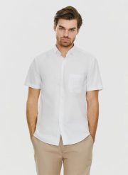 Koszula męska P24SF-1K-001-B. Białe koszule męskie Pako Lorente, m, bez wzorów, bez kołnierzyka, bez ramiączek. Za 69.99 zł.